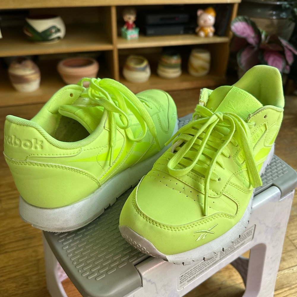REEBOK SNEAKERS
